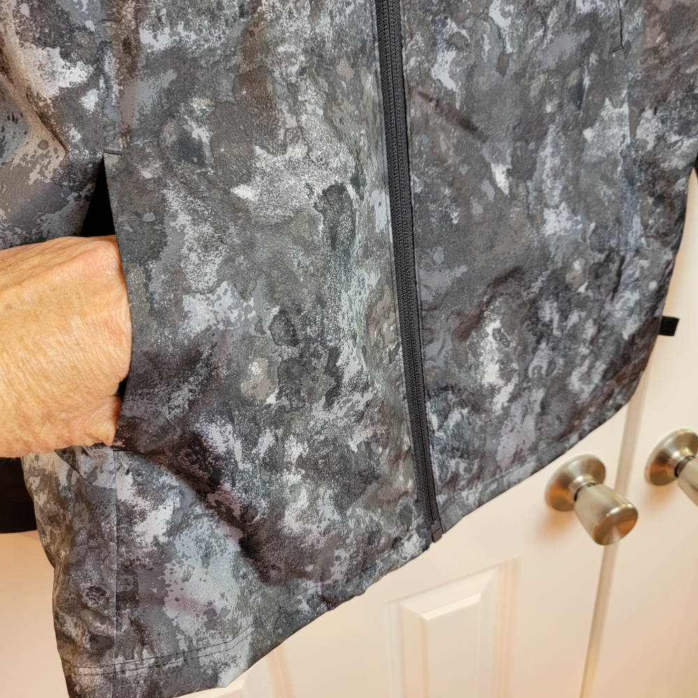 All in Motion Boys' Gray Camo Rain Jacket XL (16) - Picture 4 of 11